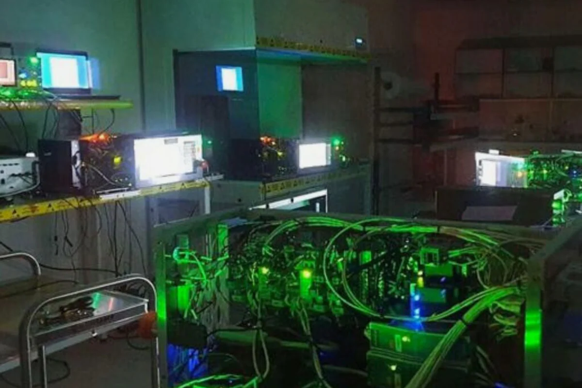 Electronics Lab and Cleanroom